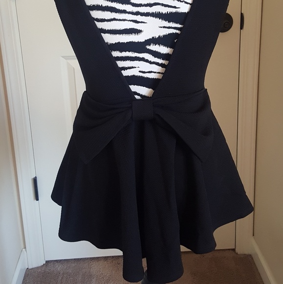 Soprano Black Sleeveless Open Back Bow Detail - Picture 4 of 5